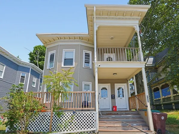 707 Bridge St, Lowell, MA 01850