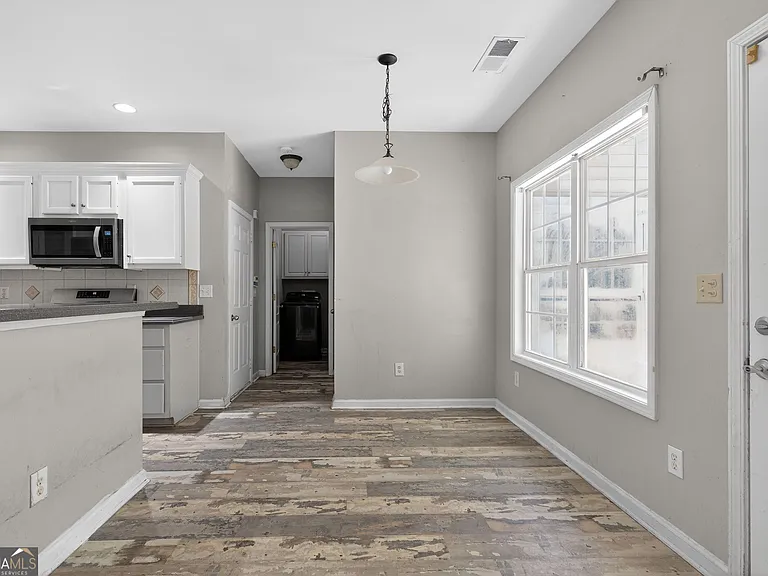 1136 Mason Lee Ave — Photo 19