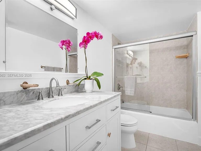 611 Ocean Dr #3E — Photo 6