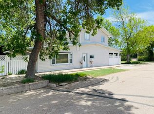 108 Center Ave, Holbrook, NE 68948