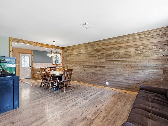 4th image of 612 Oakwood Dr