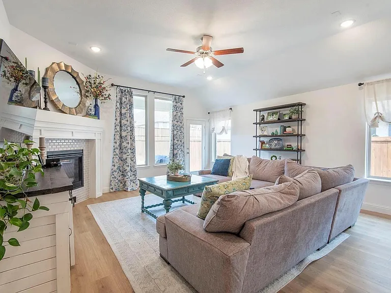 3415 Charleston Dr — Photo 11