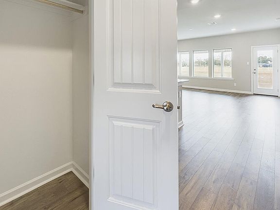 3rd image of 140 Lake Ridge Dr