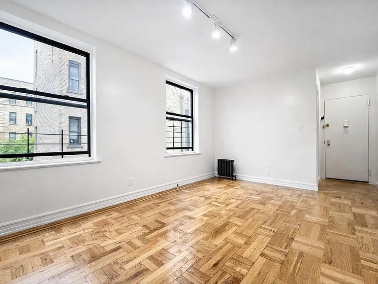 10 Adrian Ave #2G — Photo 4