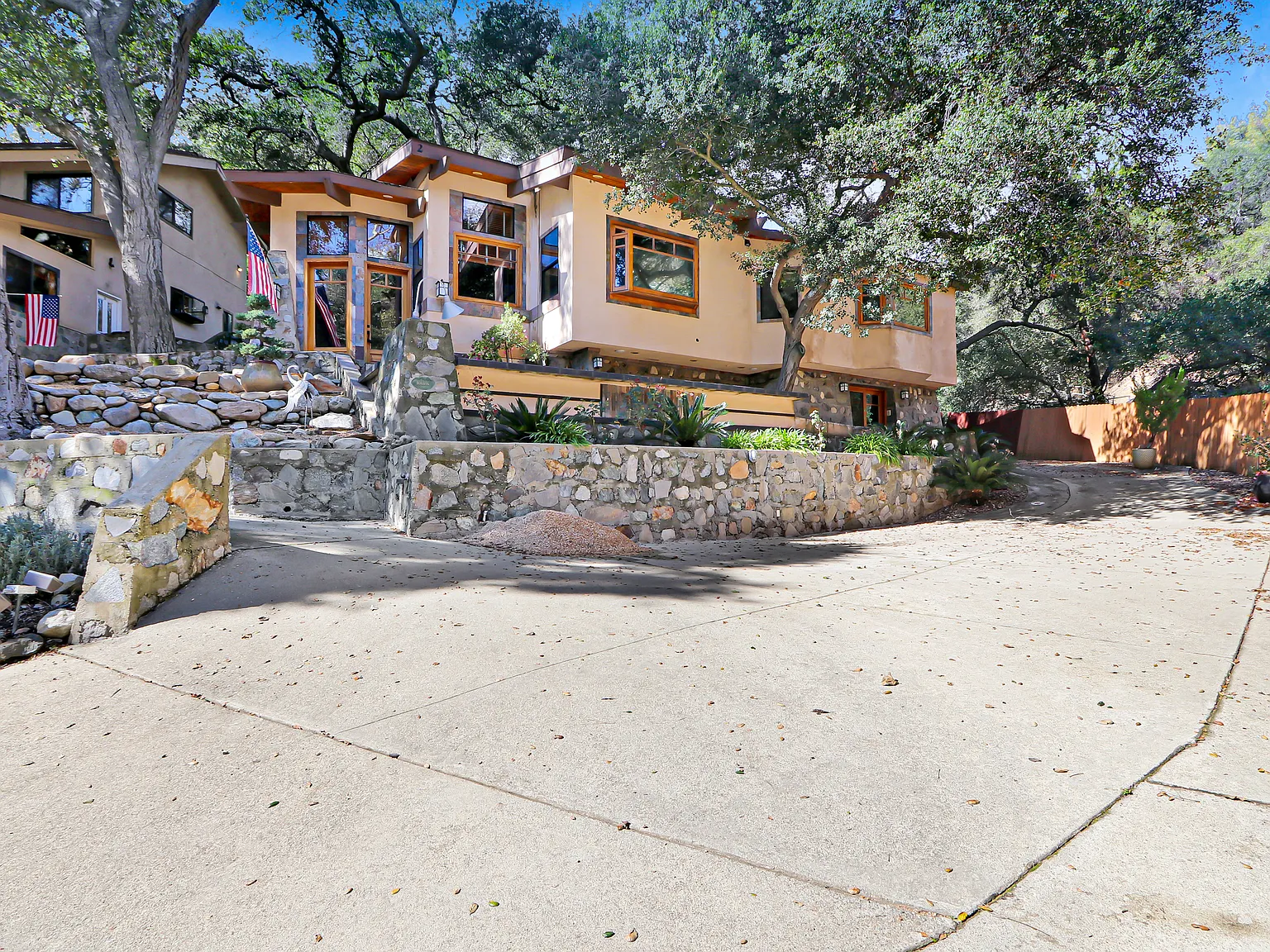 4 bed, 4.5 bath, 3500 sqft, $4,900 — Photo 1
