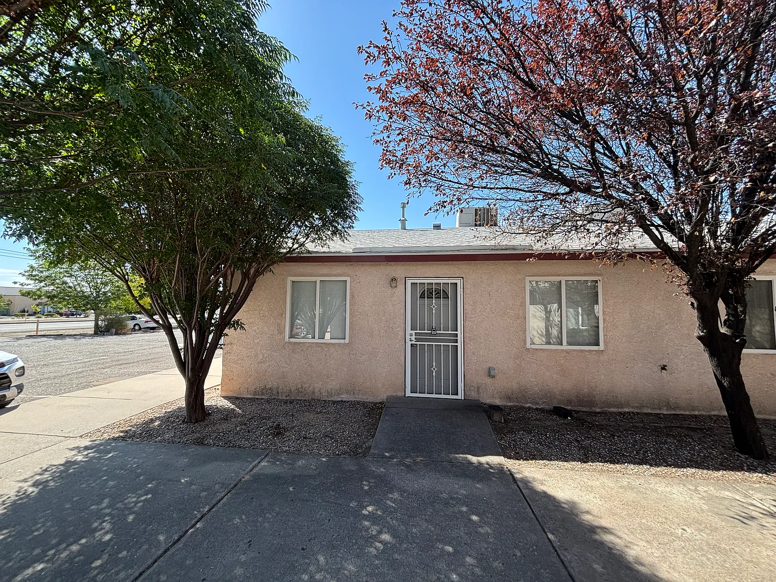 2 bed, 850 sqft, $1,350 — Photo 2