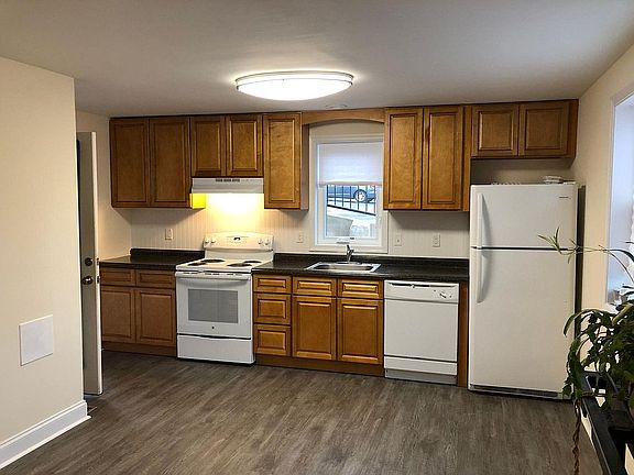3rd image of 221 High St APT 2