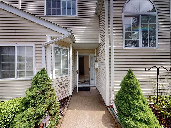3rd image of 333 Prairie Ct