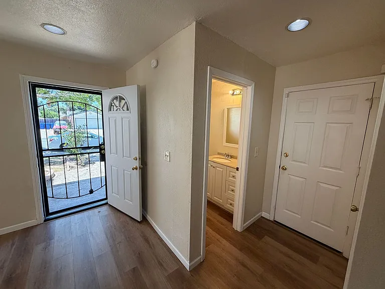 8801 Mohamed Cir — Photo 9