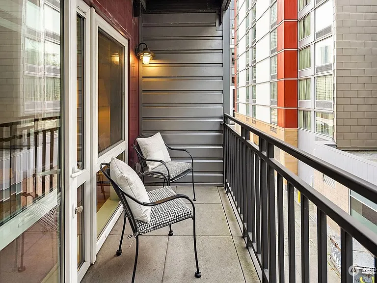 699 John St #413 — Photo 10