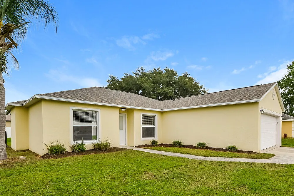 3 bed, 2.0 bath, 1414 sqft, $1,860 — Photo 3