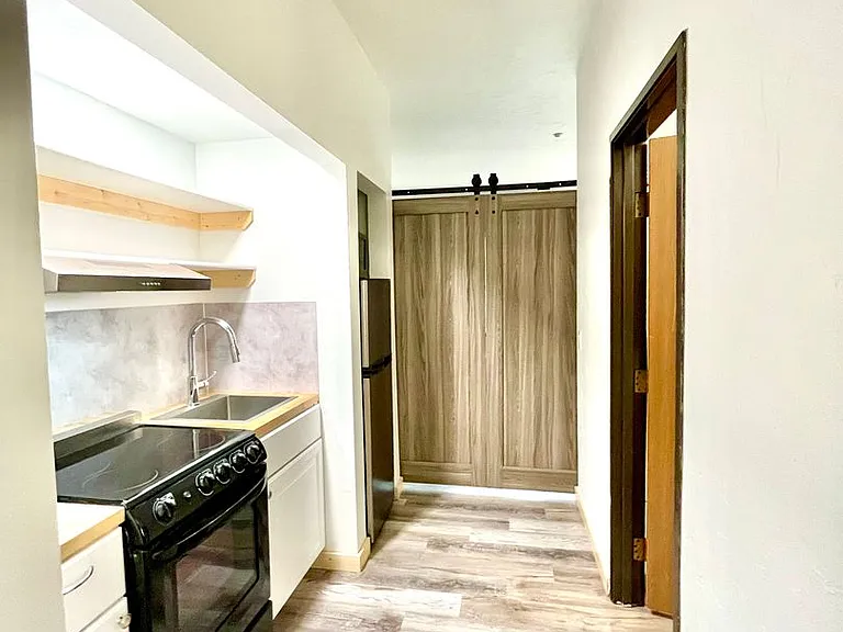 Ski Town Apartments — Photo 144