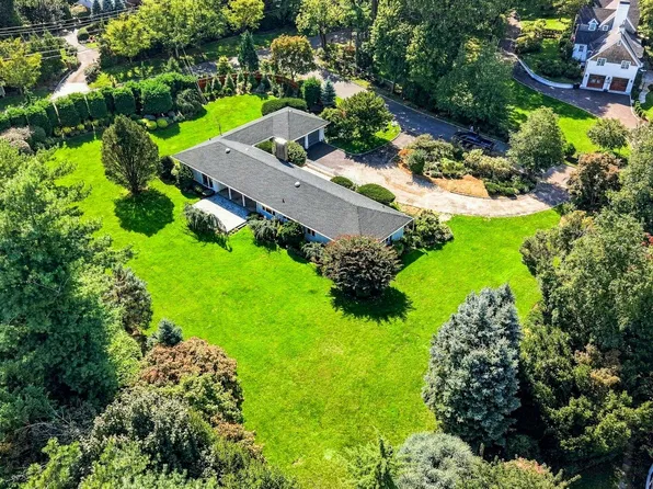 1 Cornwells Beach Road, Port Washington, NY 11050
