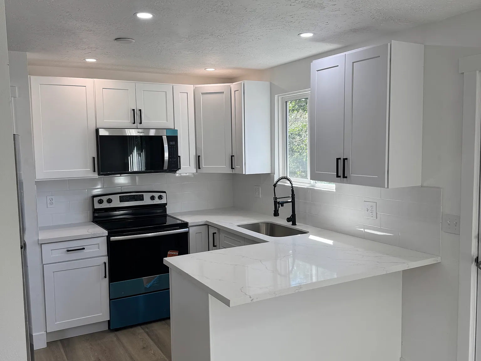 3 bed, 1100 sqft, $1,995 — Photo 2
