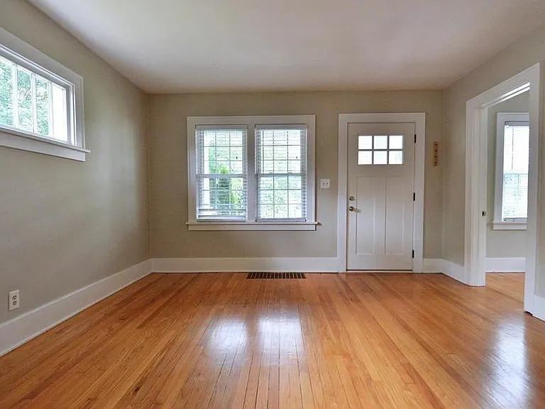 205 S Maple Ave — Photo 4
