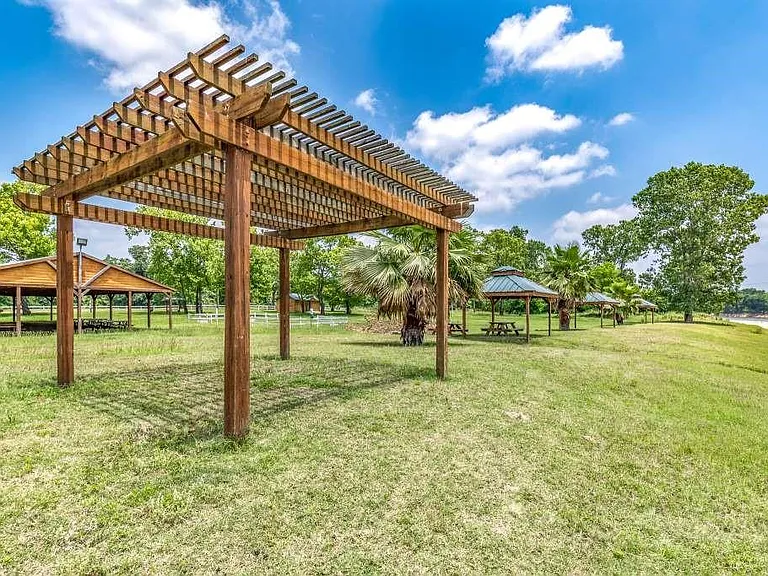 203 Ferguson Dr — Photo 23