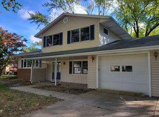 512 N 5th St, Saint Joseph, IL