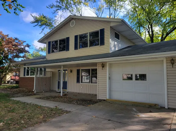 512 N 5th St, Saint Joseph, IL 61873