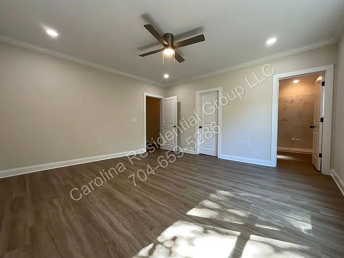 307 N Catawba St — Photo 12