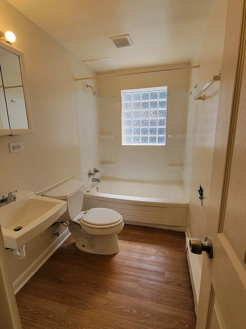 4 Willard Street A-B — Photo 4