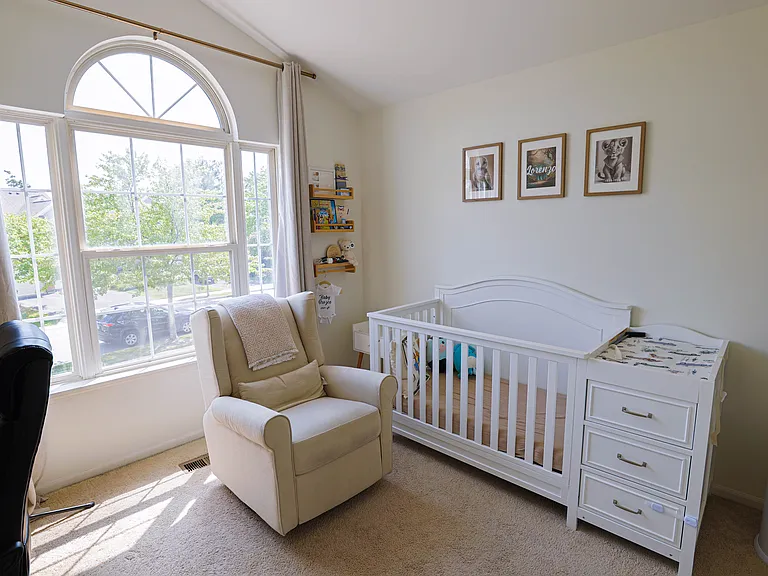 1049 Talbots Ln — Photo 16