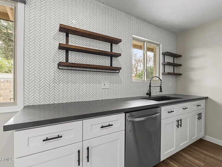 1229 E Manhatton Dr — Photo 12