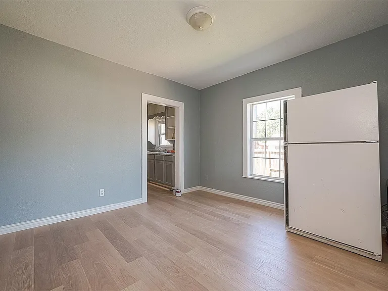 4704 Farmer St — Photo 9