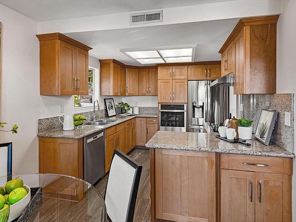 5th image of 1301 Phelps Ave
