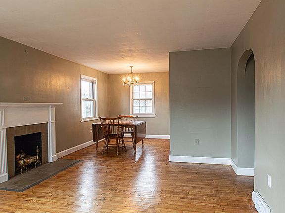 4th image of 227 Pinewood Ave