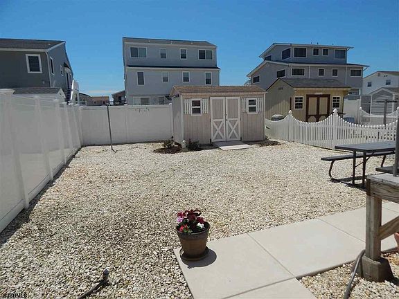 4th image of 124 31st St E