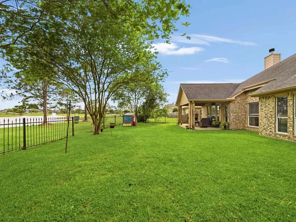 1575 Garden Lakes Dr, Friendswood, TX 77546