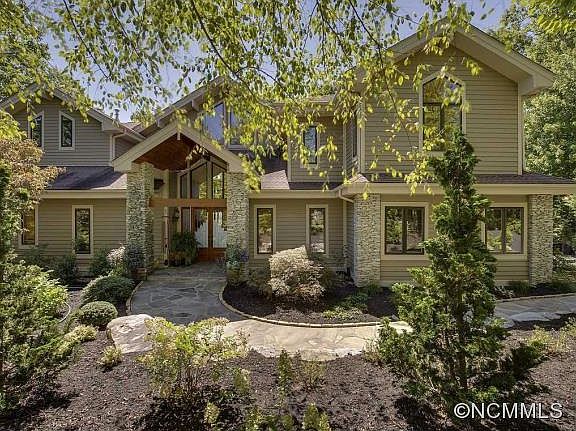 1st image of 303 Piney Knoll Ln