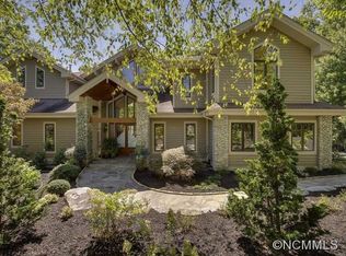 303 Piney Knoll Ln, Hendersonville, NC 28739