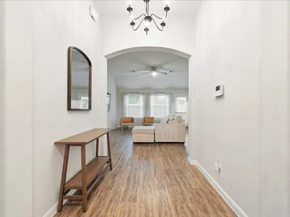 8 Shady Oak Ln, Conroe, TX 77304