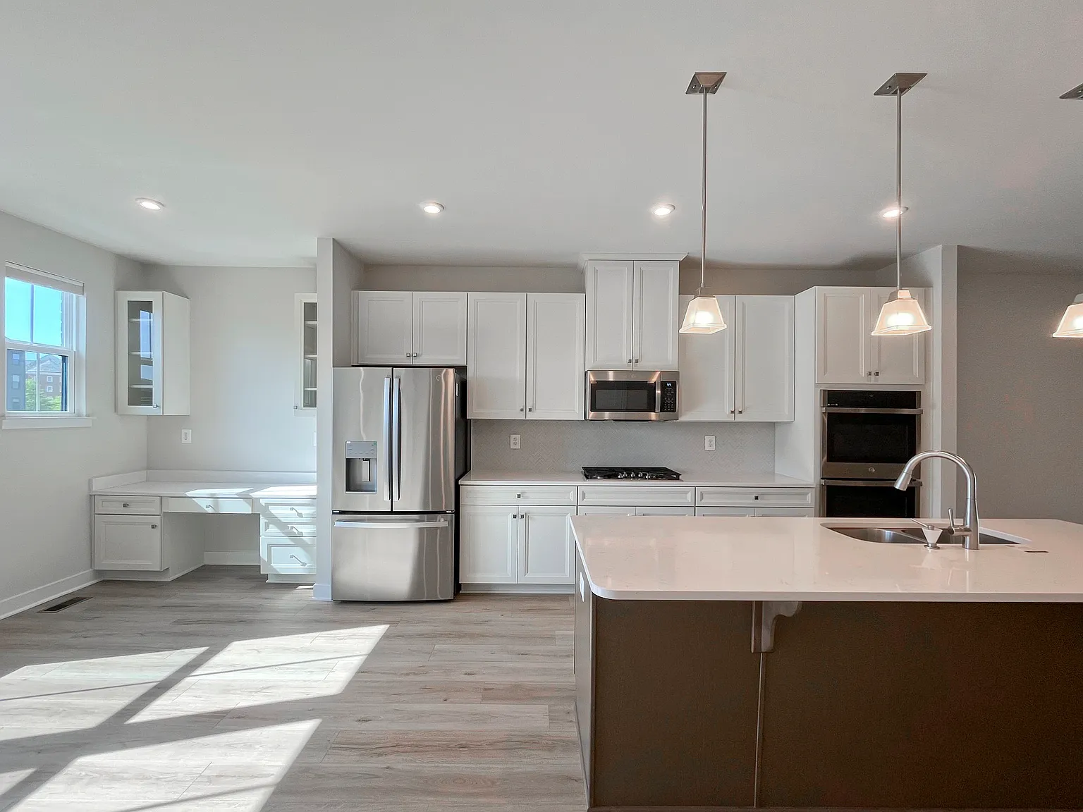 4 bed, 2248 sqft, $3,950 — Photo 4
