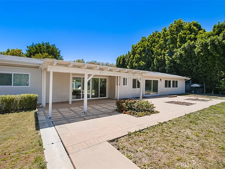 22841 Calvert St — Photo 41