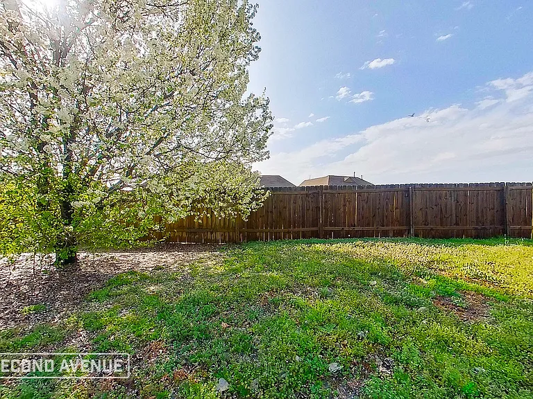 8723 Smith Ranch Dr — Photo 14