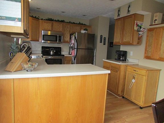 4th image of 924 Kingsdale Ct