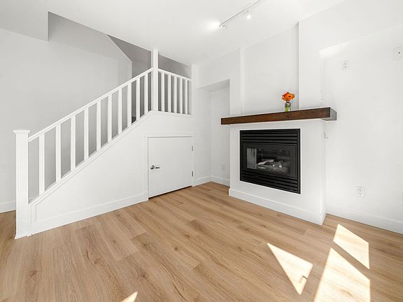 5th image of 969 Richards St #Townhouse 9