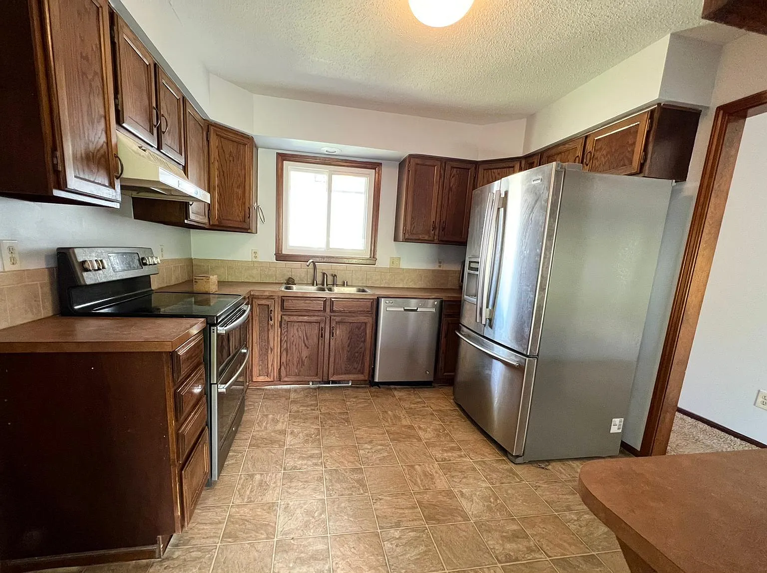 6 bed, 3135 sqft, $4,250 — Photo 4