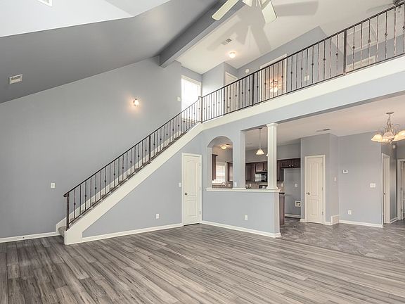 4th image of 8590 Shady Elm Dr