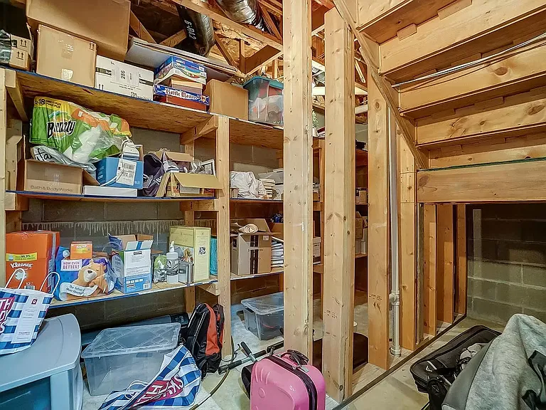 728 Spring Valley Dr — Photo 14
