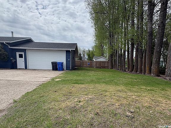 3rd image of 660 Alberta AVENUE