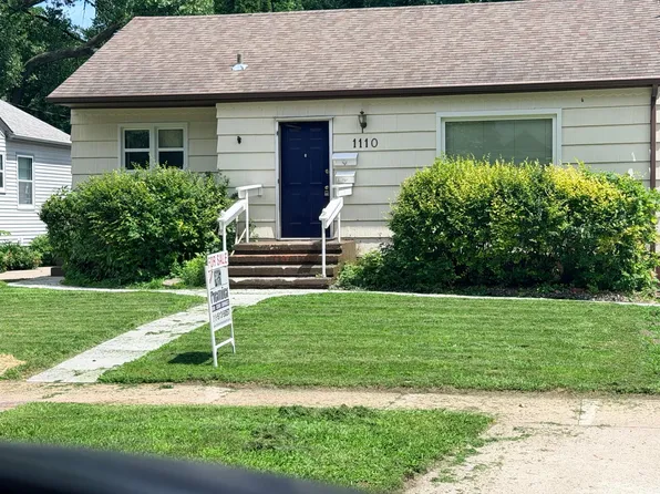 1110 12th St S, Moorhead, MN 56560