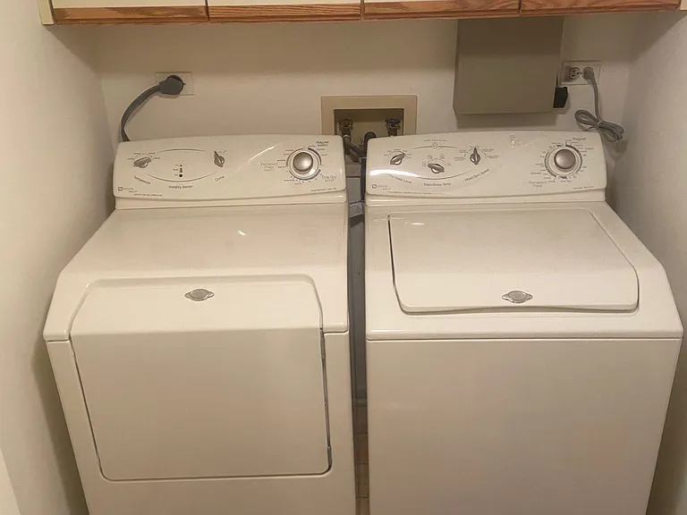 Do you believe this 1 + bedroom has a laundry room as well !!