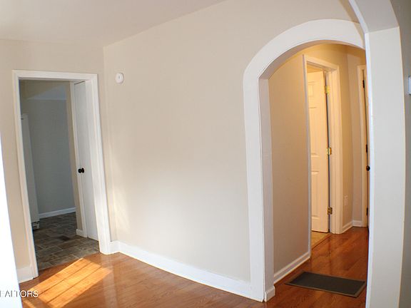5th image of 602 Winchester Ave