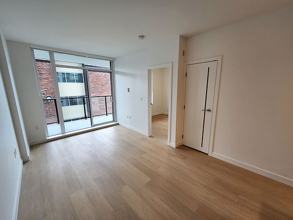 4th image of 1100 Yates St #507