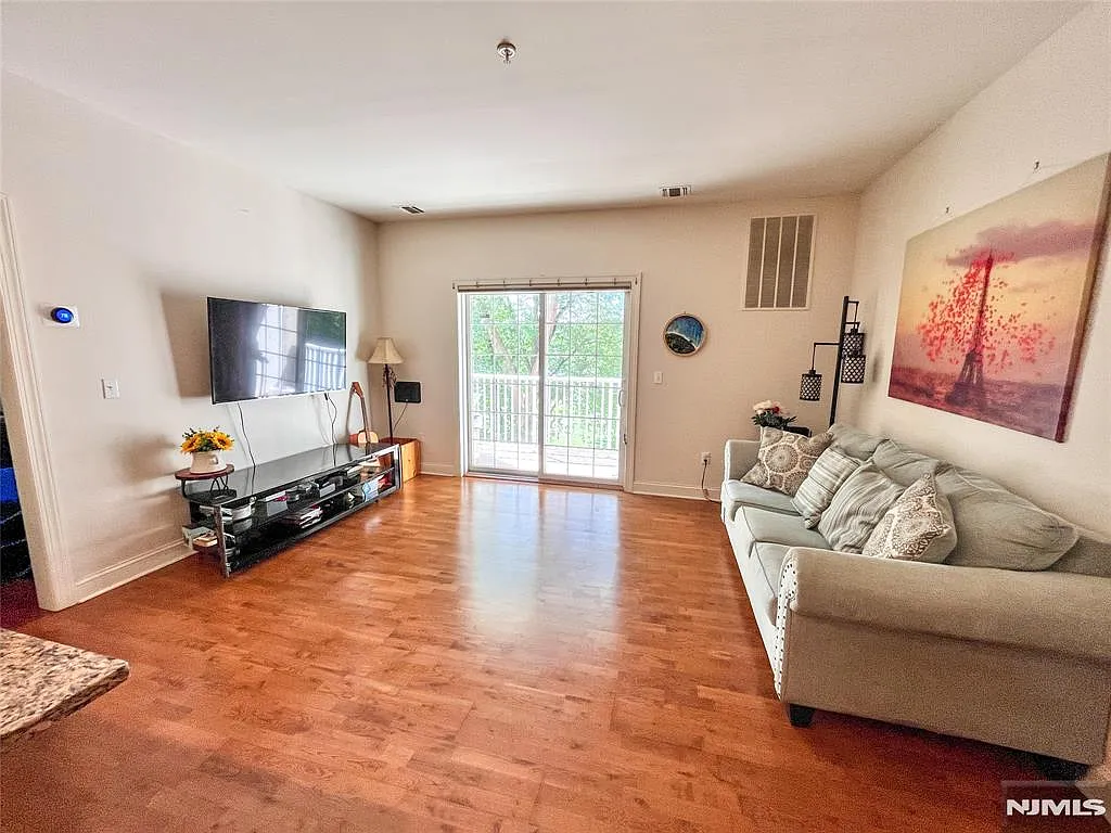 2 bed, 2.0 bath, $3,200 — Photo 2