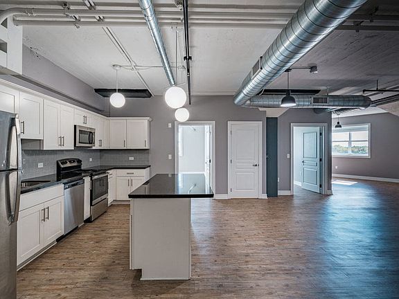 2nd image of 1661 Main St #1665-403