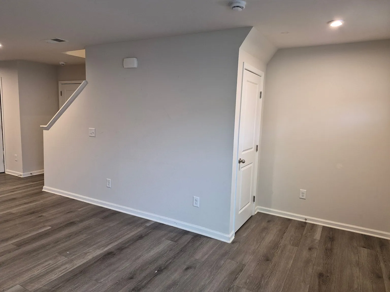 3 bed, 2.5 bath, 1400 sqft, $1,100 — Photo 3